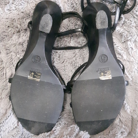 FIONI Black Strappy Open Toe Wedge Sandals - Picture 3 of 6